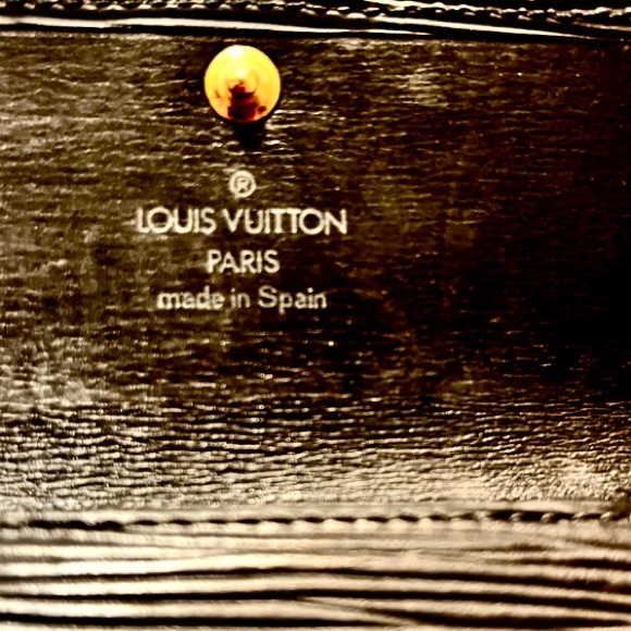 Louis Vuitton Epi Leather 4 Key Holder Epi Leather Black Louis Vuitton - Picture 12 of 14
